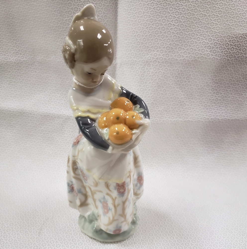 Lladro Valencian Girl 4841
